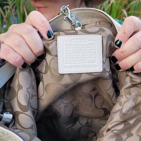 COACH WHITE PEBBLE LEATHER PURSE SATCHEL - Picture 7 of 15